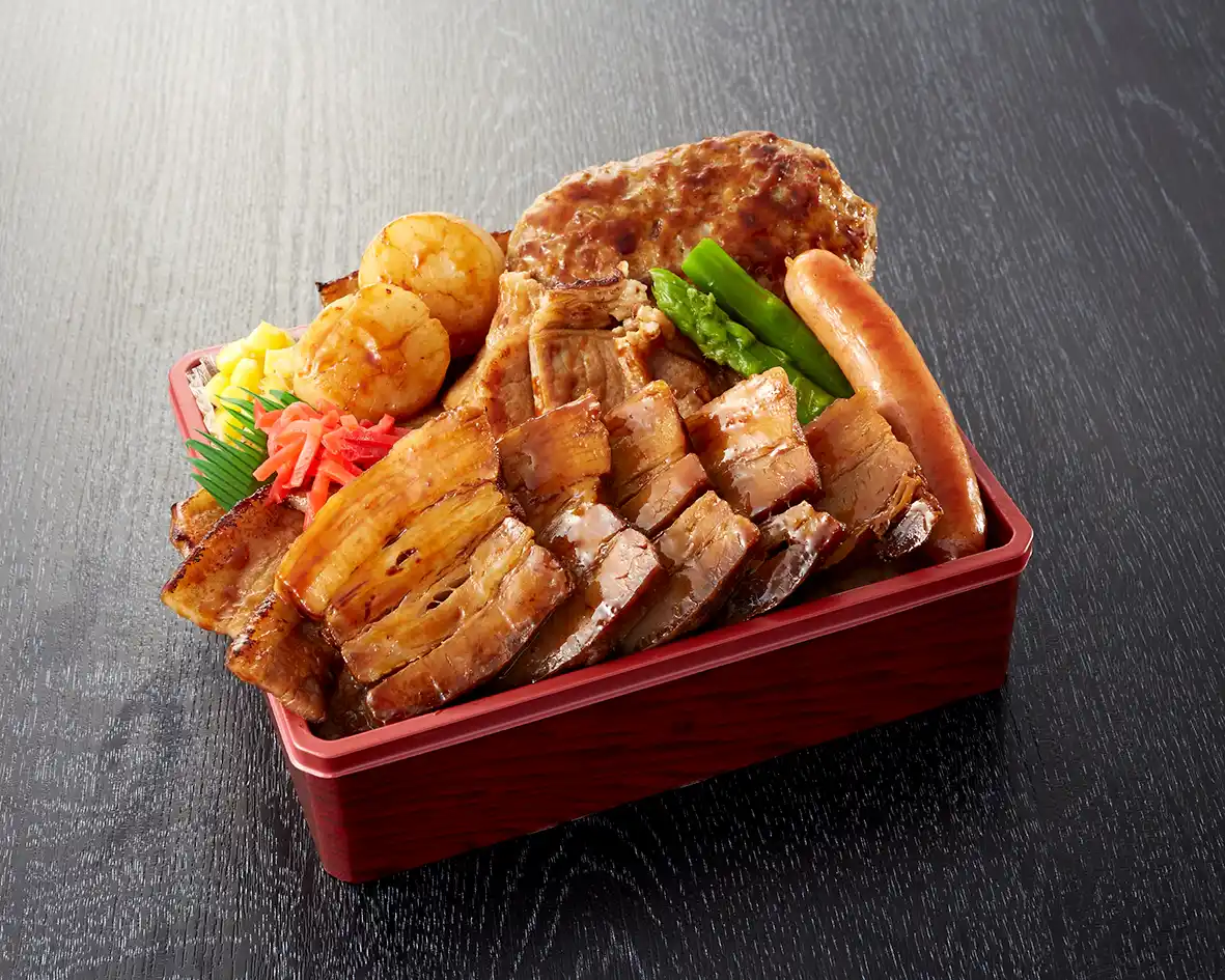 網焼き十勝豚・ハンバーグ・ト ロトロ角煮・道産貝柱のてんこ 盛り豚丼