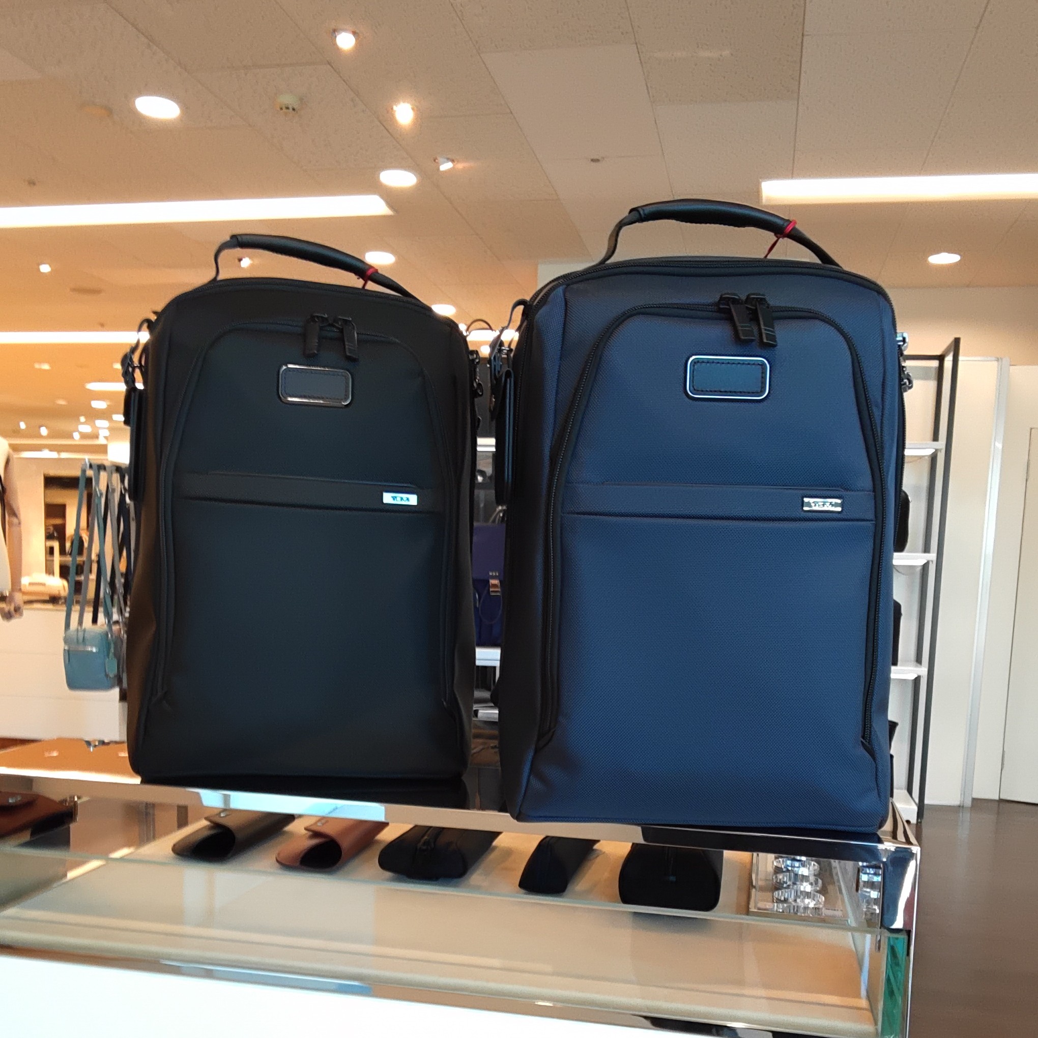 トゥミ ｜ TUMI ALPHA ミディアム・15インチ・エクスパンダブル