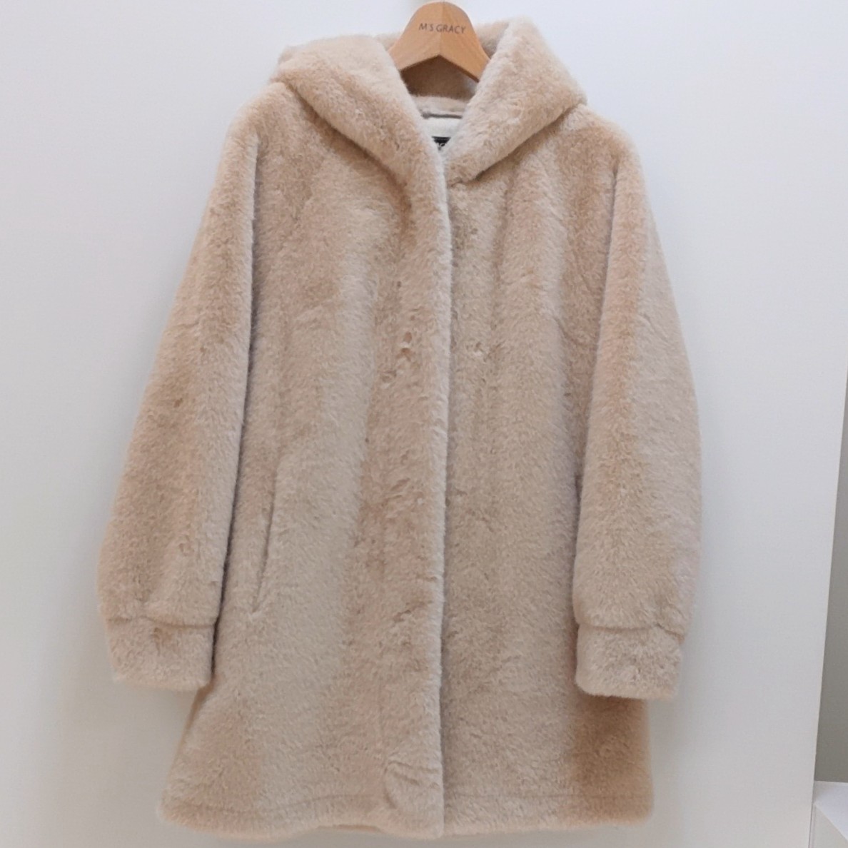 フード付きフェイクファーアウター ｜ ショップニュース ｜ 遠鉄百貨店