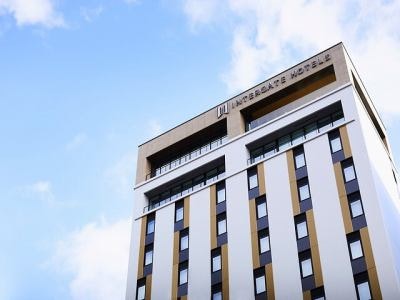 チェックインを中心にフロント業務やラウンジ業務などをお任せ!! 求人コード:SKJ-00003