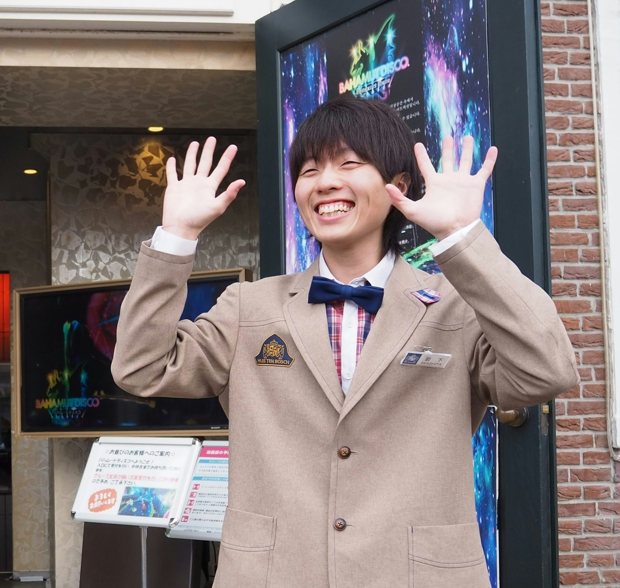 場内施設やアトラクションでの誘導案内のお仕事!