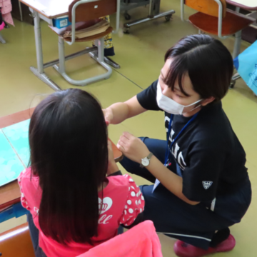 英語コミュニケーション学科の教職履修学生による「小中学校支援事業」