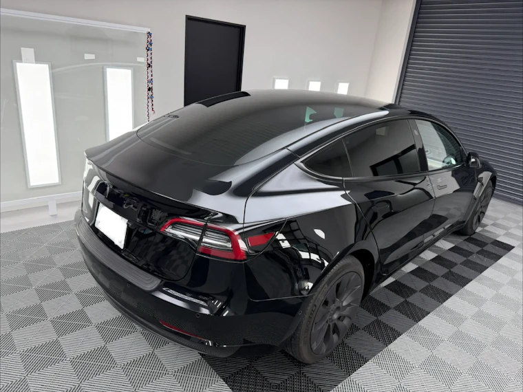 Tesla Model 3 断熱スモークフィルム施工