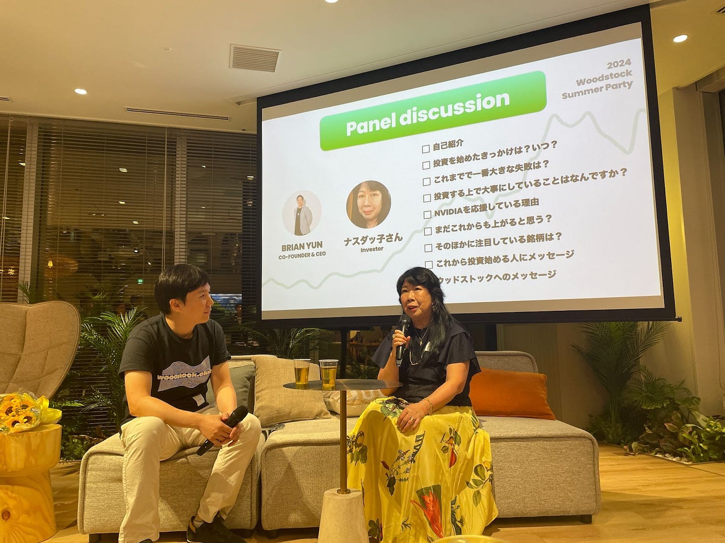 ナスダッ子さんとのパネルディスカッション（右: 弊社CEO ブライアン・ユン, 左: 投資家 ナスダッ子さん）