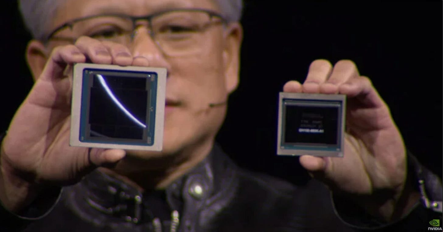 GTC2024の基調講演でNVIDIA社CEOのジェンスン・ファン氏は、Blackwell B200チップ（写真左）を公開。右側にあるのは前世代のHopper H200（NVIDIA GTC 2024 基調講演ビデオより）