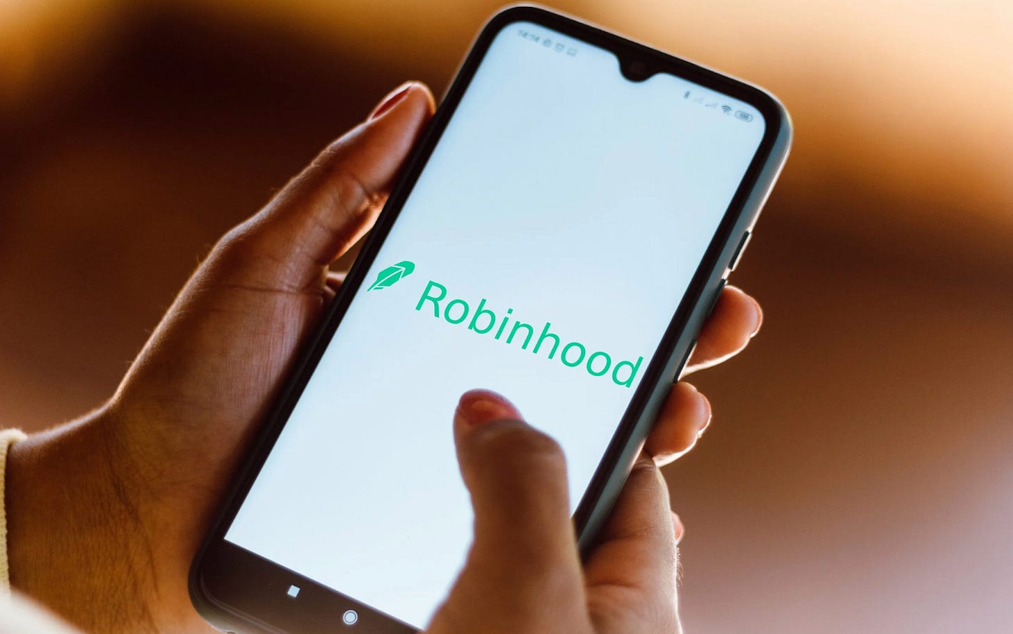 投資アプリ : Robinhoodのロゴがスマートフォンに表示されている