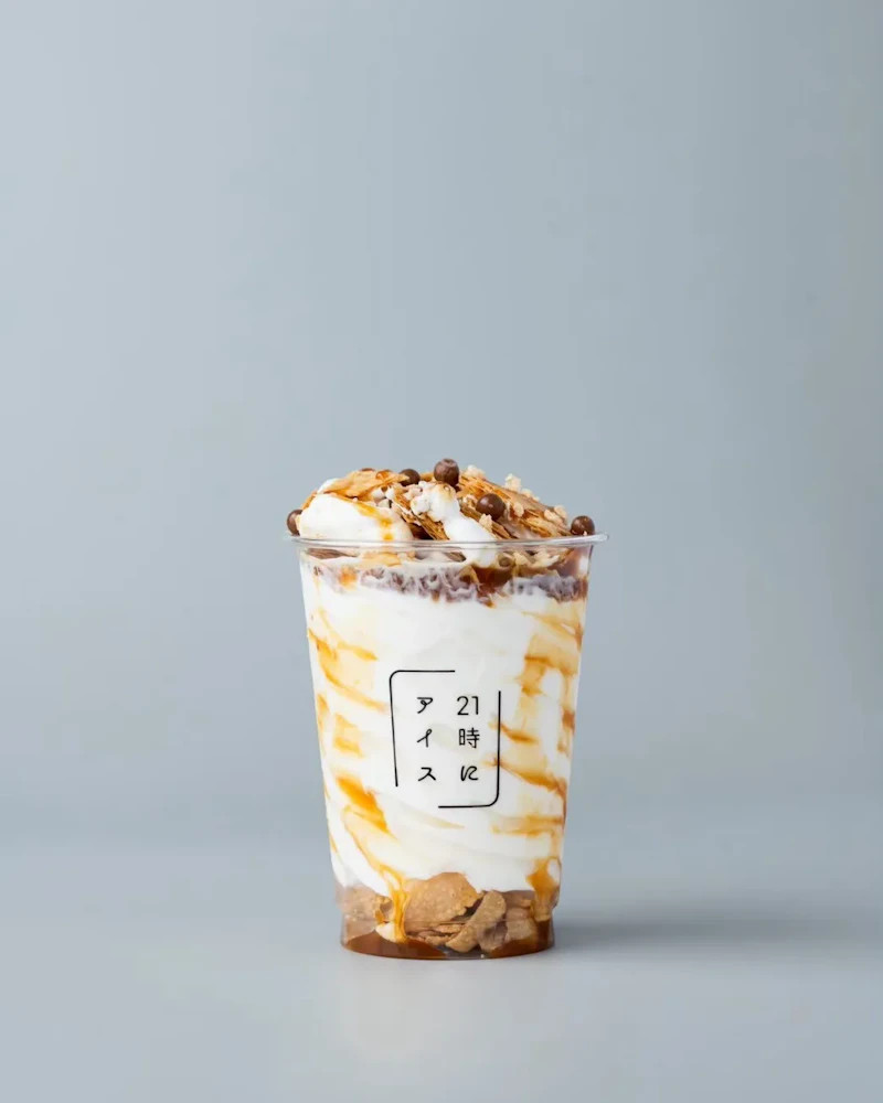 甘じょっぱさがクセになる「塩キャラメルと焼きマシュマロ」— 炙りマシュマロが香る贅沢な夜アイス