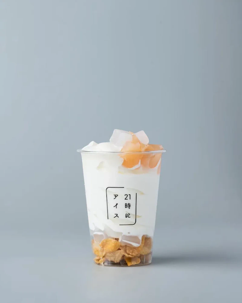 みずみずしい果実が楽しめる「桃とパンナコッタ」— 自家製パンナコッタと桃の爽やかな夜アイス