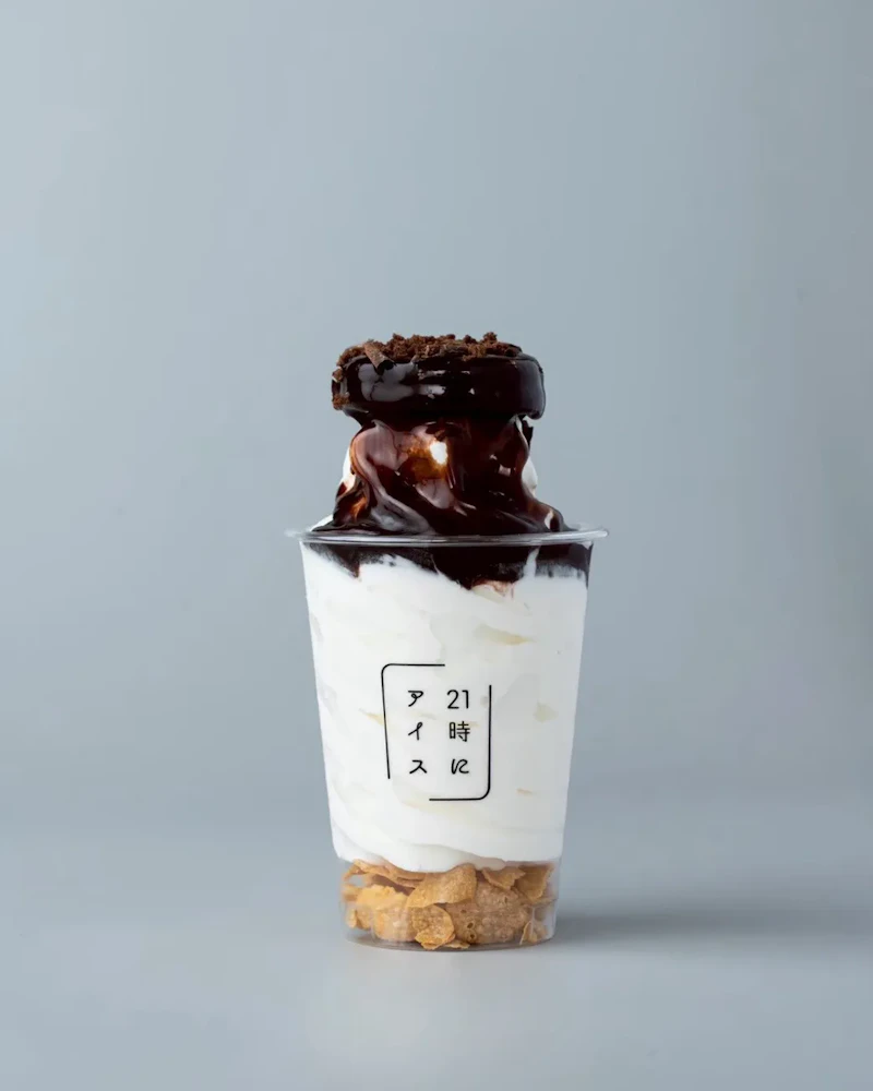 チョコ好き必見「チョコクッキー」— オレオとたっぷりチョコソースが楽しめる夜アイス