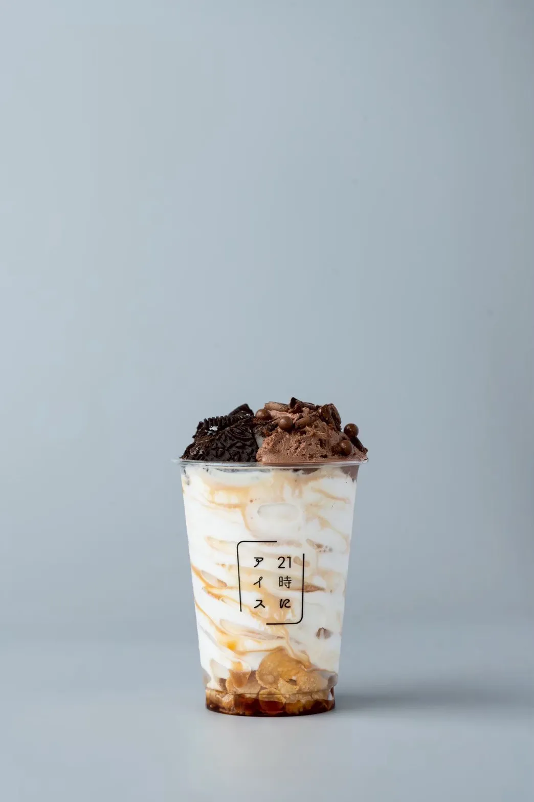 一番人気はこれ。「贅沢生チョコ」— 店舗仕込みの生チョコと北海道ソフトが楽しめる夜アイス