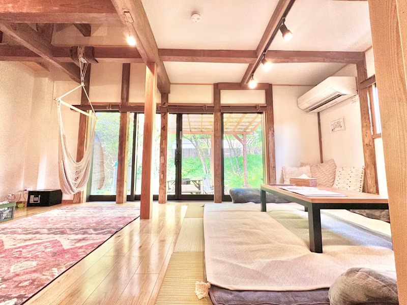 和心村の長屋門の客室