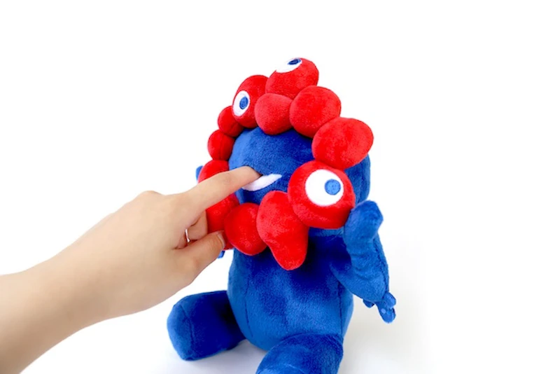 指を食べるミャクミャク