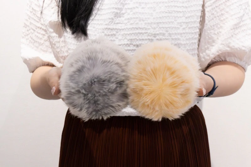 グレーとベージュのモフリン