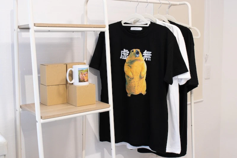 マグカップや、ドクターマーモットさんのオリジナルまもちTシャツ
