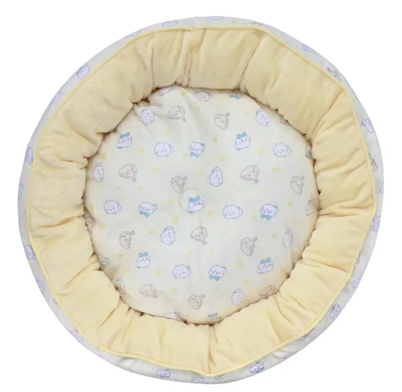 イエローのペットベッド（上）