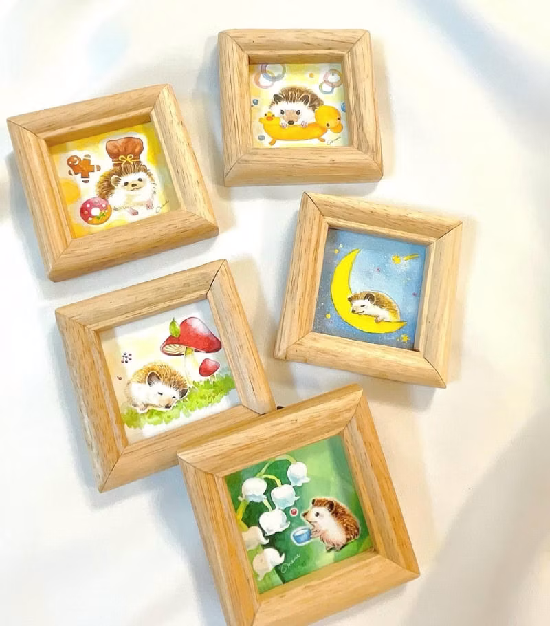 ハリネズミを描いた小さな額装作品