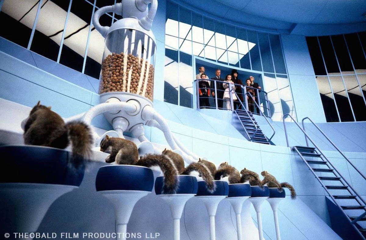 『チャーリーとチョコレート工場』リスのシーンは本物だった？訓練の裏側とリスの驚くべき知能とは