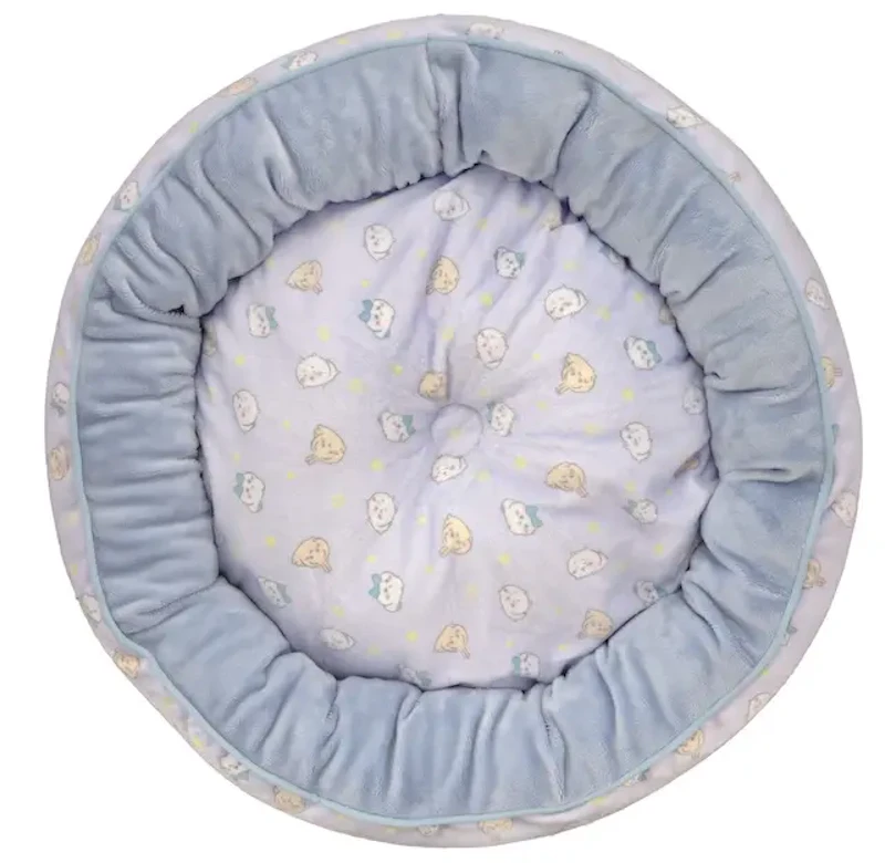 ブルーのペットベッド（上）