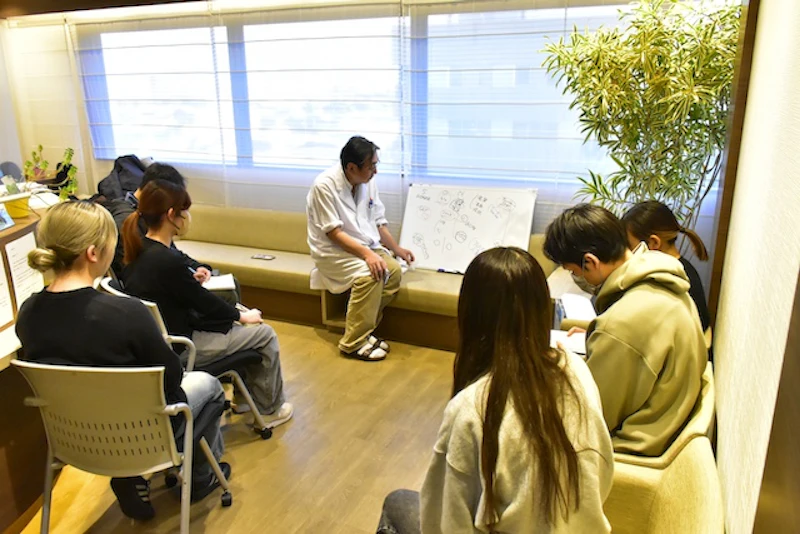 クリニックでの座学のようす