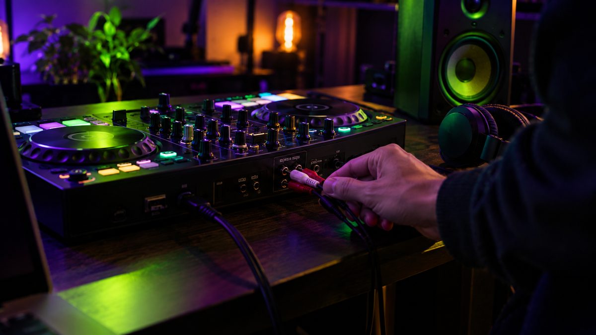 【2026年9月】DDJ-FLX4で音が出ない・接続できないときの対処法|スピーカー・ヘッドホン・スマホ・Bluetooth・PC認識を取扱説明書で切り分け