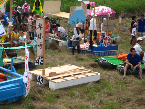 第32回野洲川冒険大会いかだくだり_03.jpg