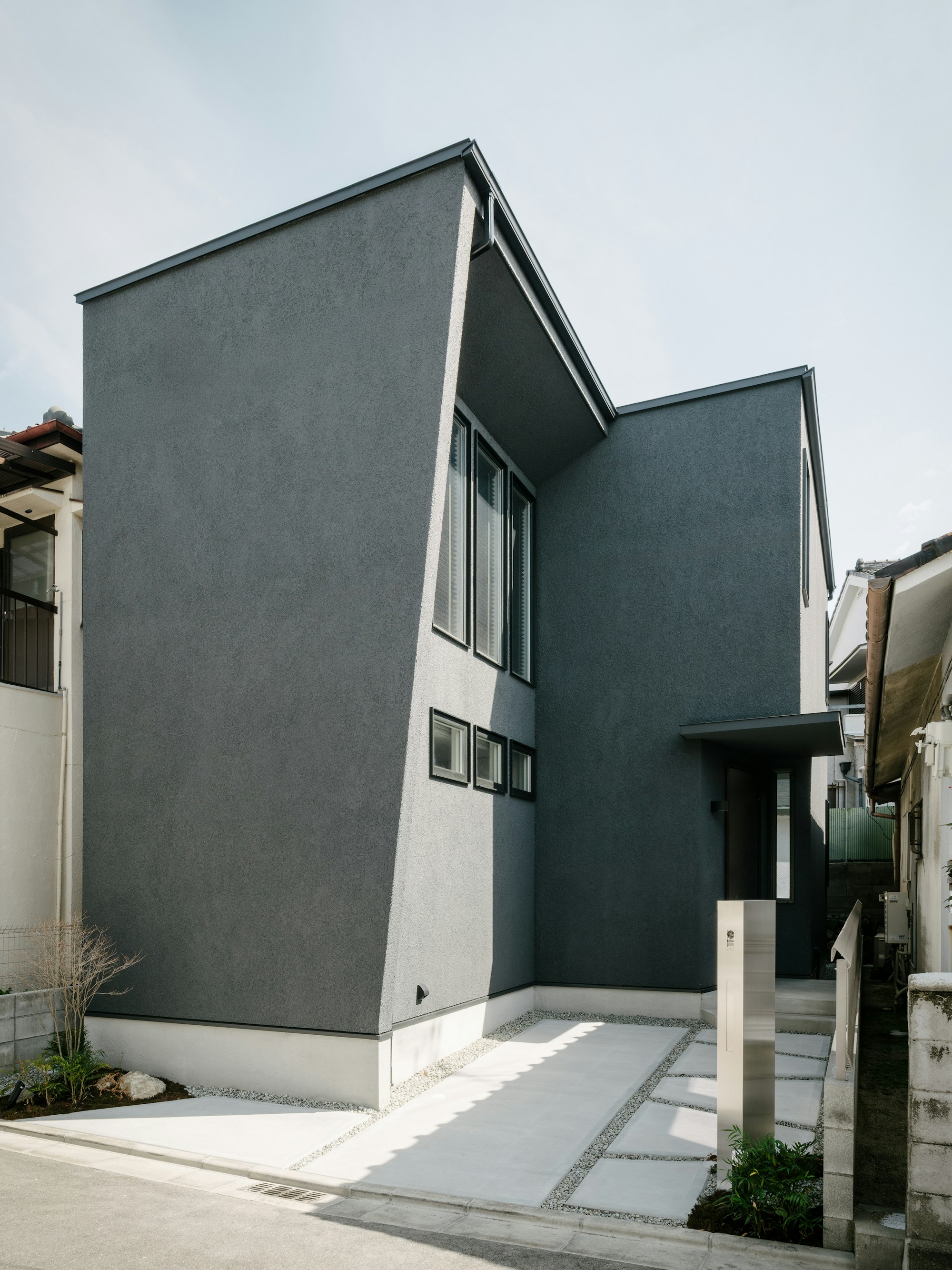 【すごい外観】スタイリッシュな外観の、2階リビングの家　～一宮市工務店で建てる注文住宅～