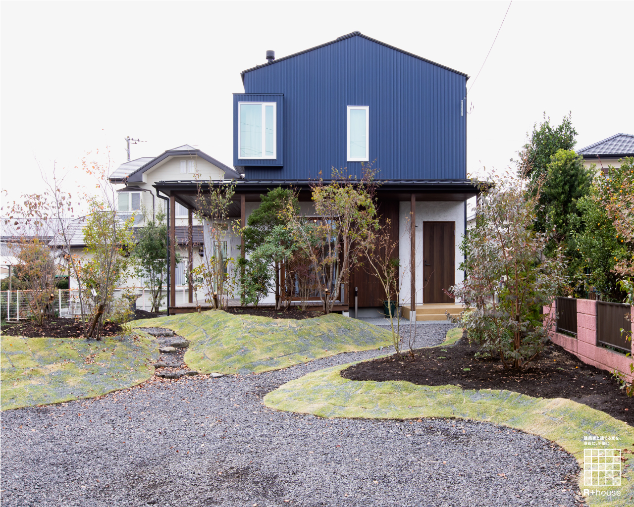 名古屋市工務店アクシエホーム・木を生かした、薪ストーブとウッドデッキがある山小屋のような家【名古屋市・一宮市・稲沢市のおしゃれな注文住宅・工務店・リノベーション】