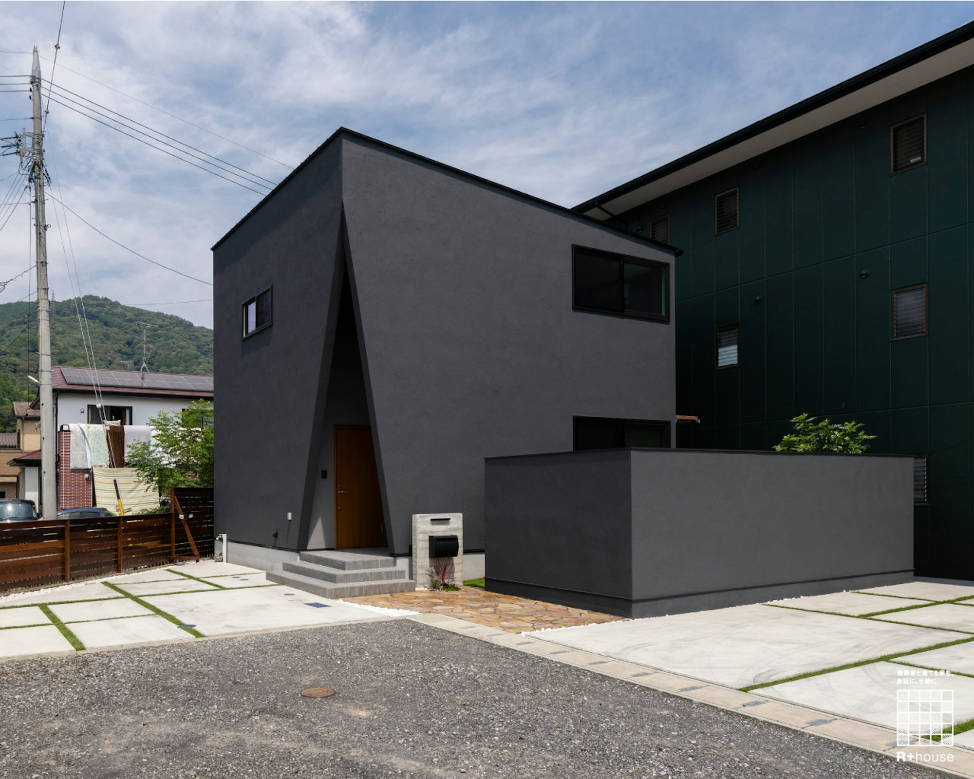 【かっこいい家】スタイリッシュな外観のおしゃれな黒い家～愛知県一宮市で建てる新築～