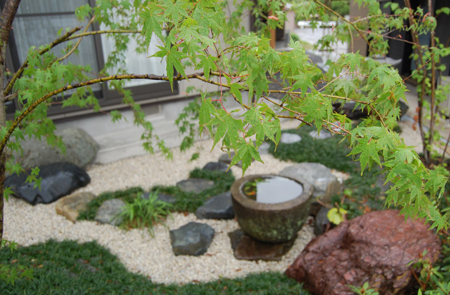 垂井・大石の庭