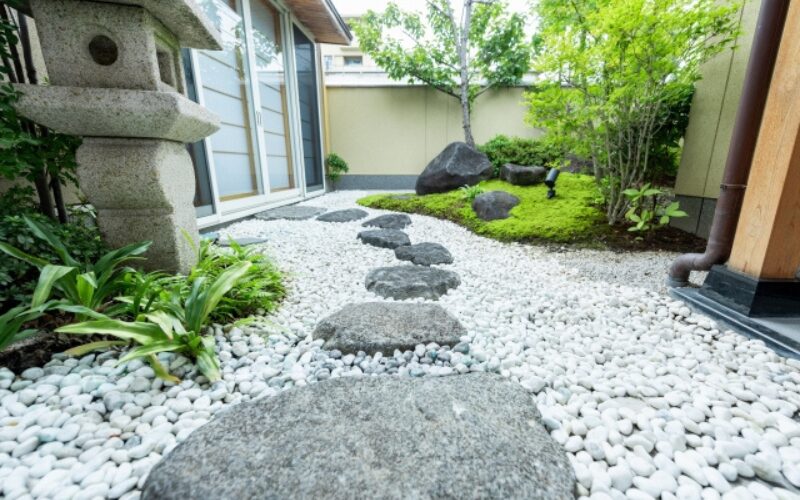 庭石を使った庭リフォームを徹底解説！おすすめの種類・購入方法・費用相場も紹介