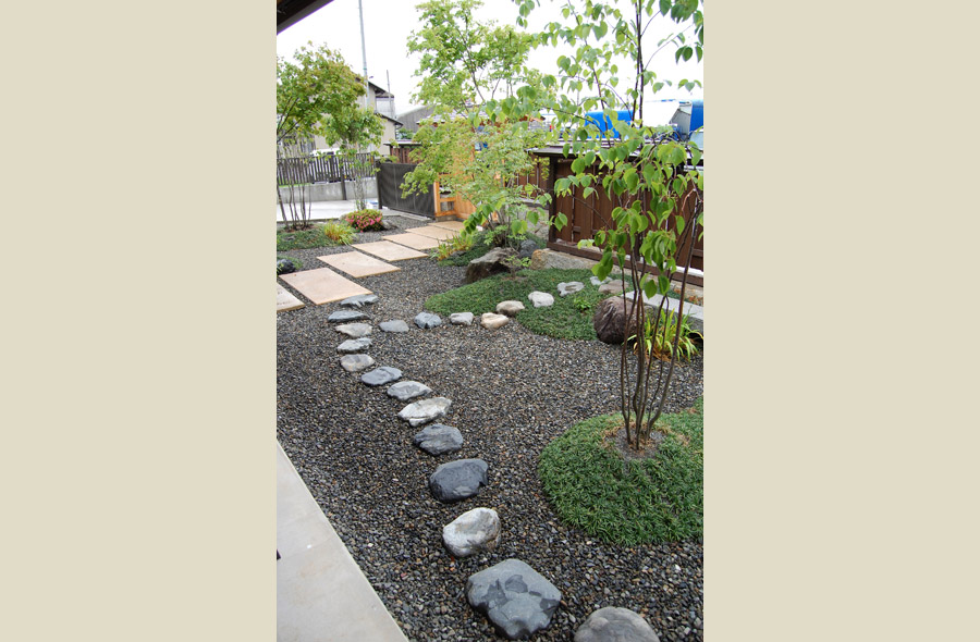 垂井・東神田の庭