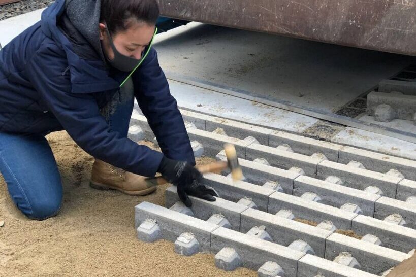 緑化ブロックをコツコツと仕上げていきます