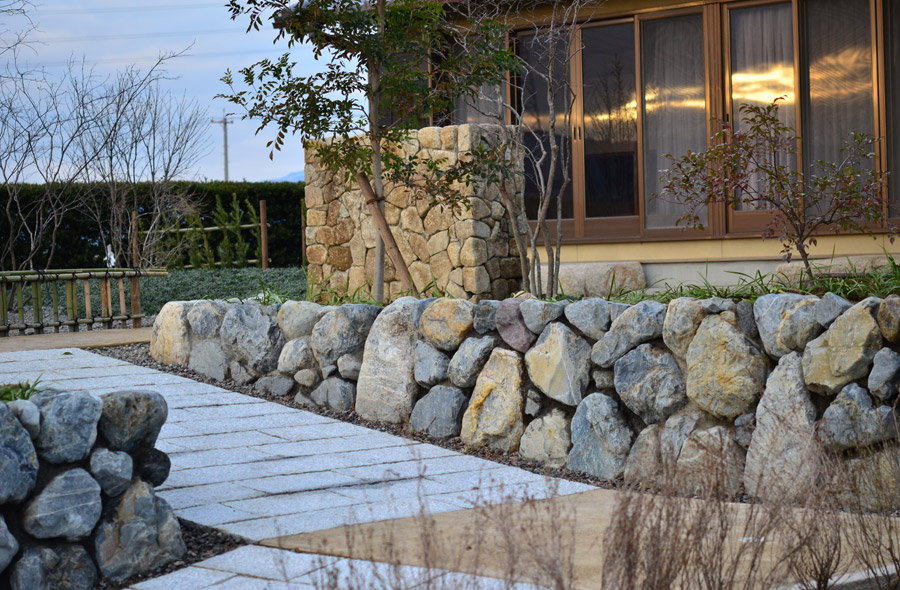 輪之内・四郷の庭