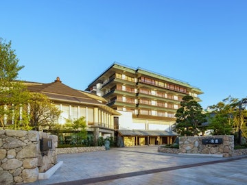Tsukioka Onsen Senkei
