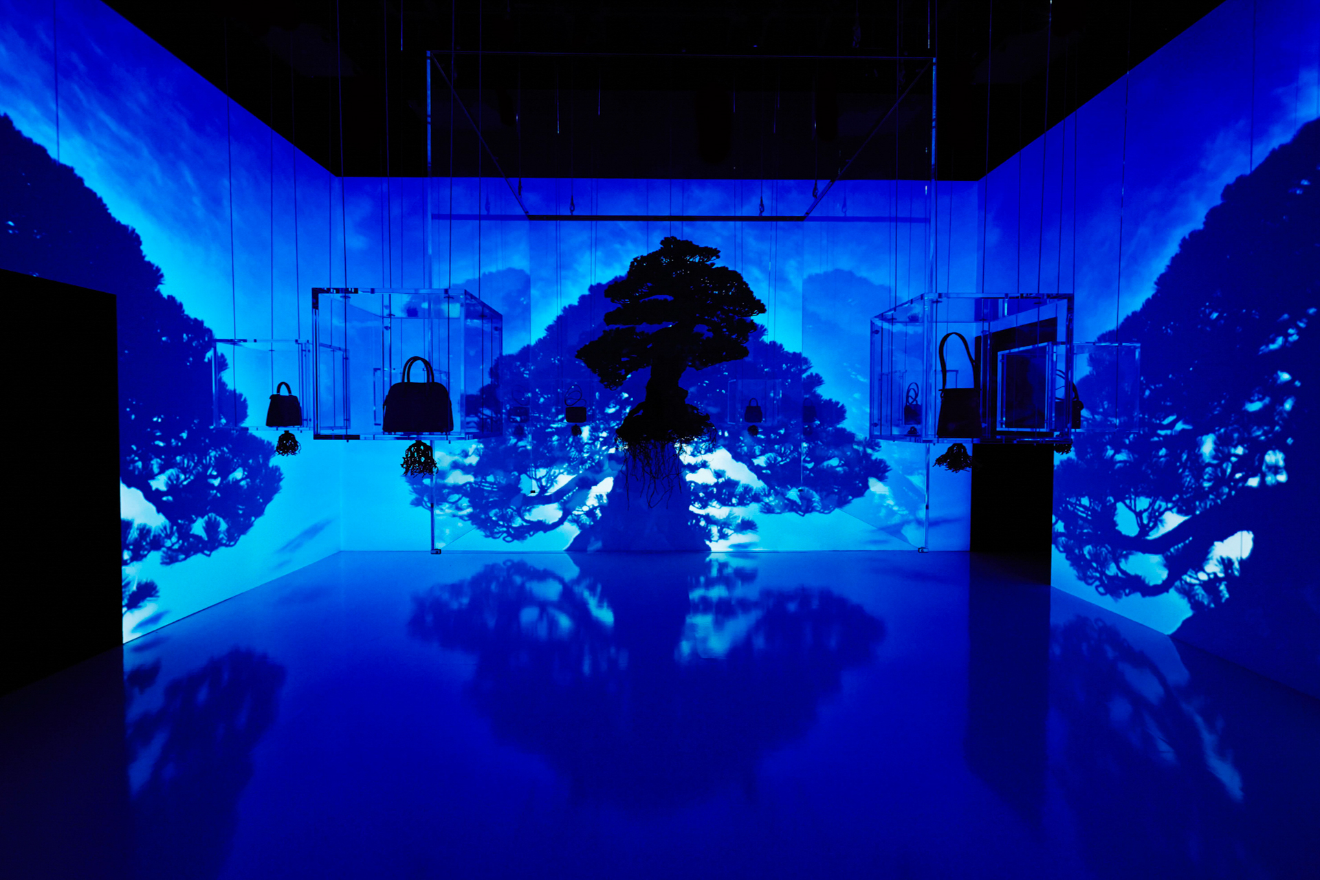 HERMÈS EXHIBITION “LEATHER FOREVER” | AMKK（東信, 花樹研究所）