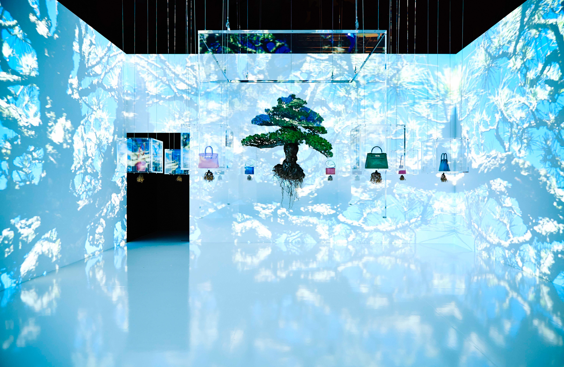 HERMÈS EXHIBITION “LEATHER FOREVER” | AMKK（東信, 花樹研究所）