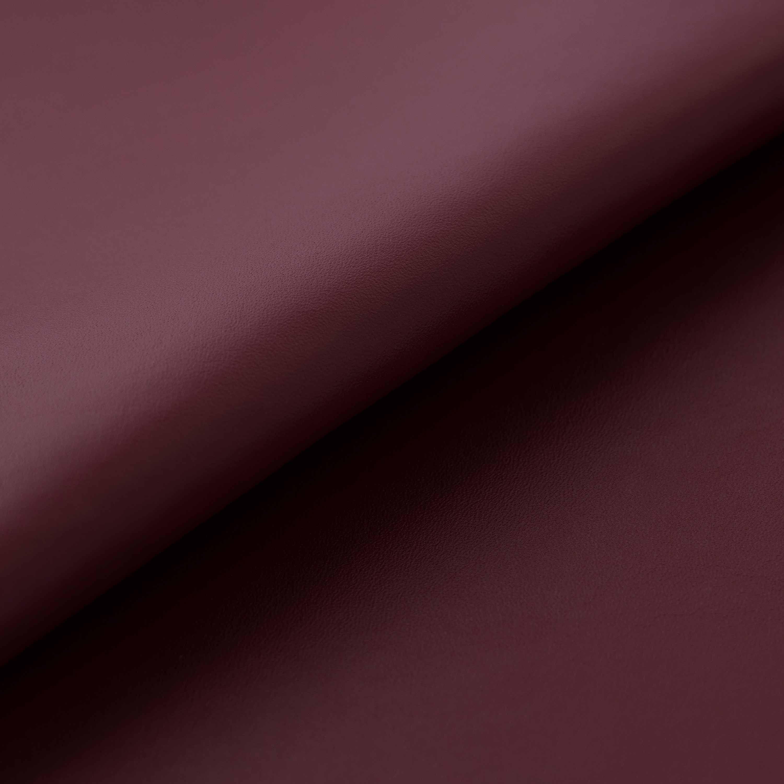 ダークレッドのレザー画像