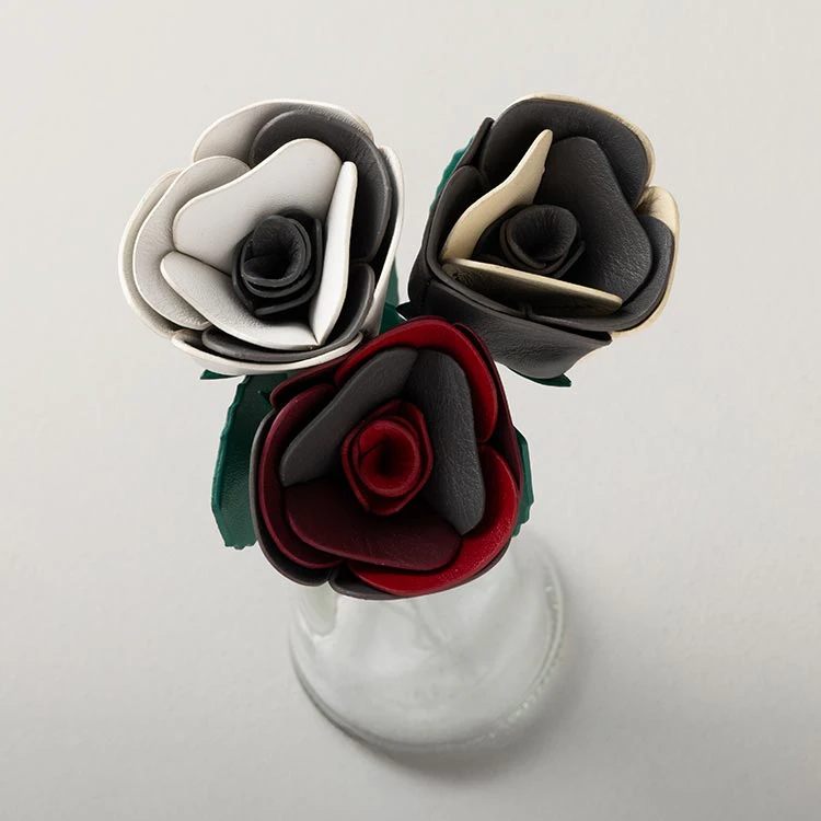 革のブーケ（バラ）３本