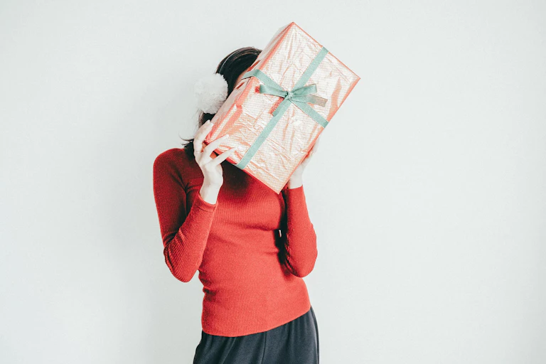 彼女へのクリスマスプレゼントの選び方【失敗なしのおすすめアイテム10選】