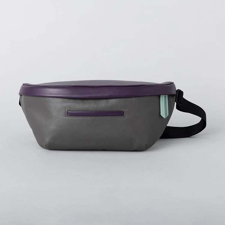 レザーボディバッグ