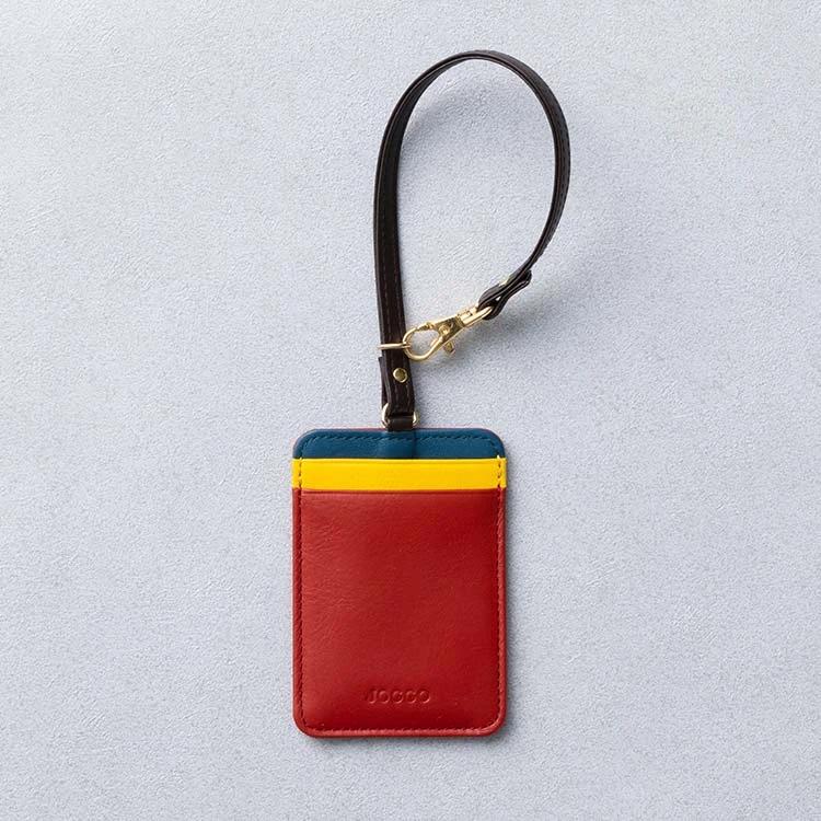 ストラップ付きパスケース