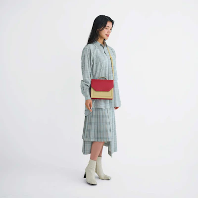 ２ｗａｙエンベロープミニバッグ（ブライトレッド・ナチュラルベージュ・エスプレッソブラウン）