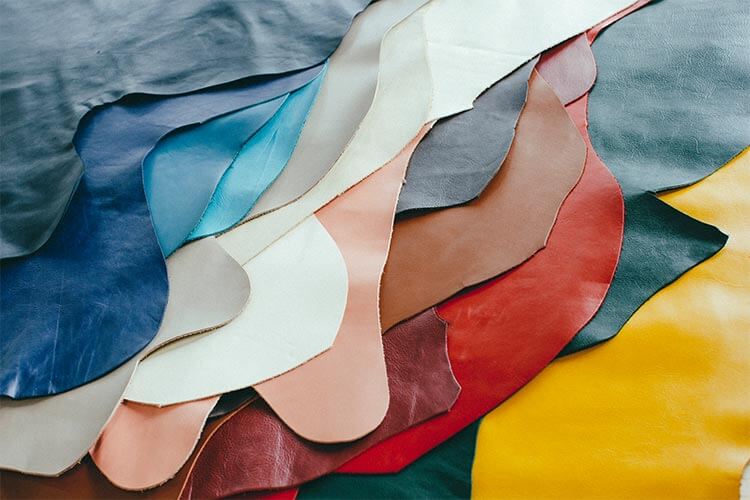 14色から選べる革色