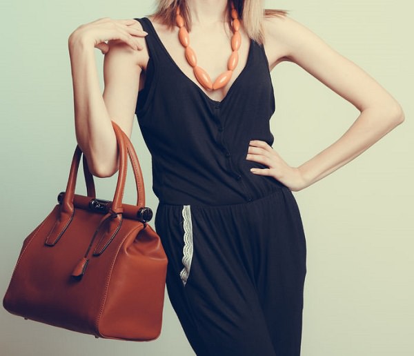 ladywithleatherbag