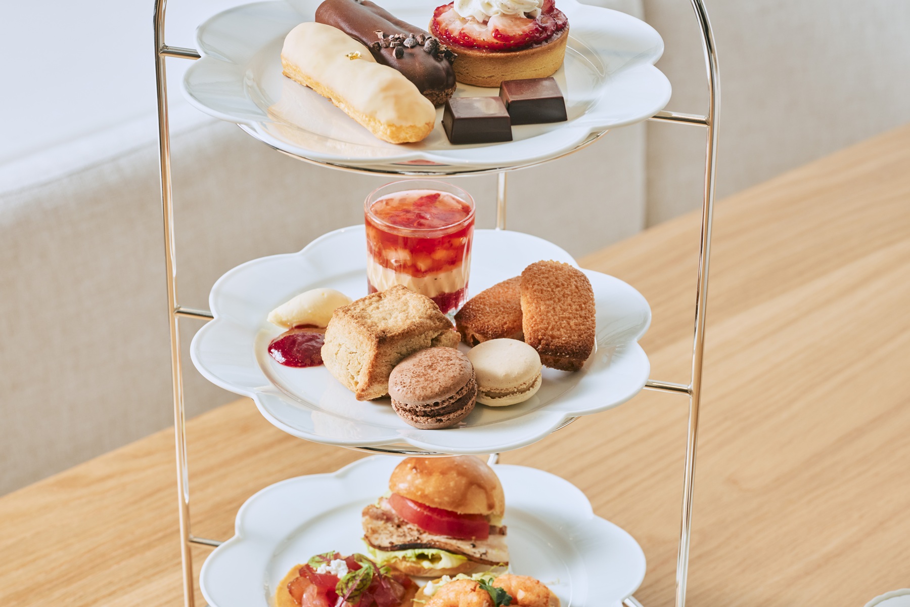 母の日に、美味しい花束を」 国産薔薇の生チョコレートをはじめ、3種の