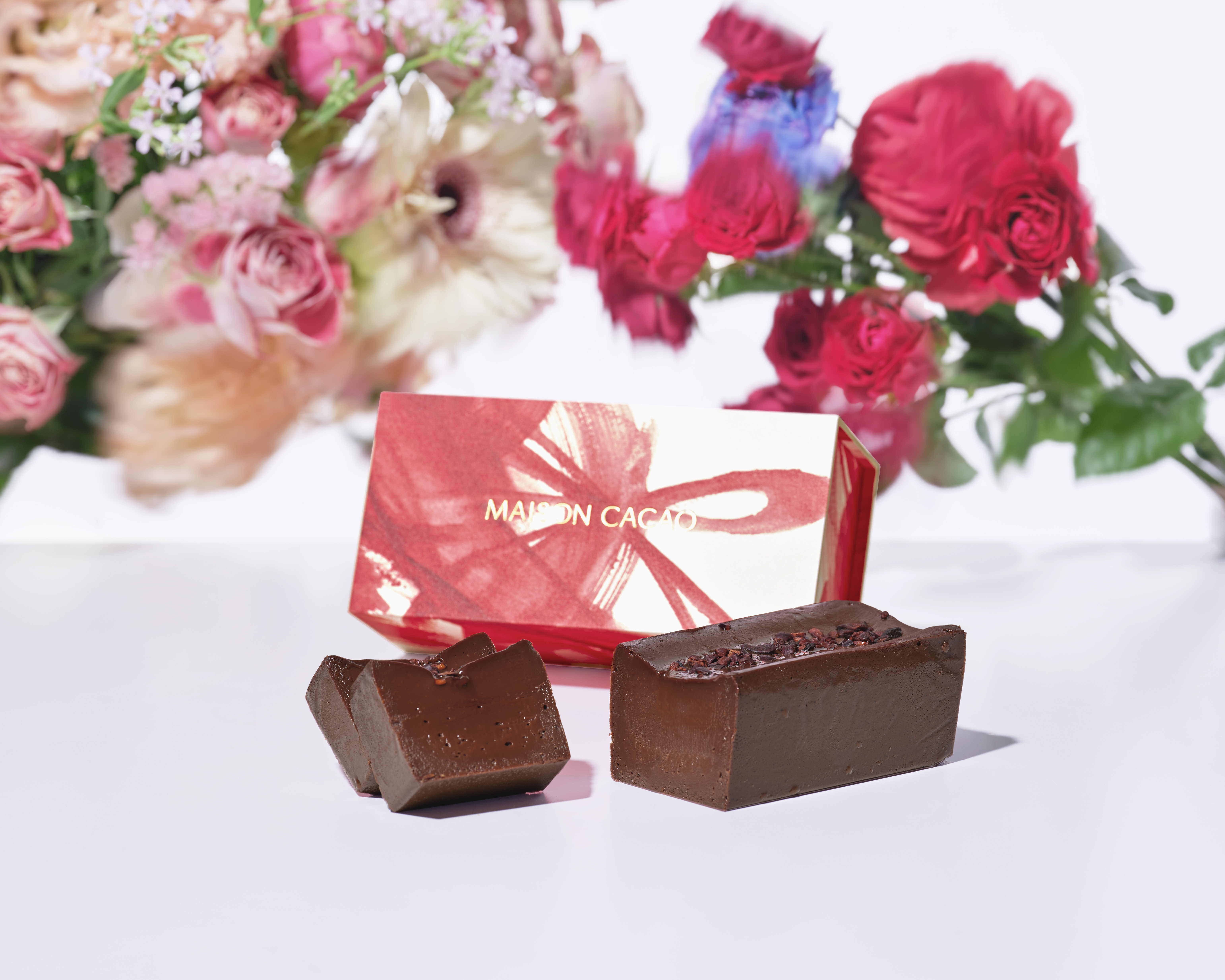 母の日に、美味しい花束を」 国産薔薇の生チョコレートをはじめ、3種の