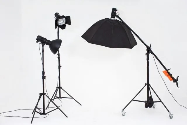 ブツ撮り撮影依頼時の注意点や料金相場も紹介!商品撮影代行会社・撮影スタジオ13社を比較