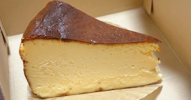 No.4のバスクチーズケーキを実食レビュー|濃厚でとろける味わい!