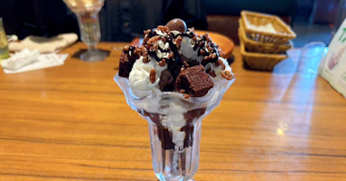 びっくりドンキーのガトーショコラパフェを実食レビュー