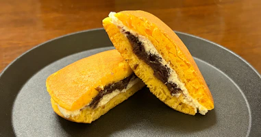 シャトレーゼ「北海道生どら」を実食レビュー。純生クリームと粒あんが楽しめる和洋折衷どら焼き